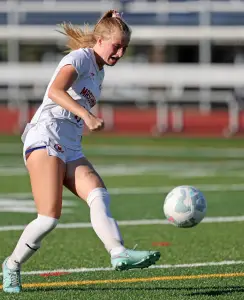 High school roundup: Uxbridge girls extend field hockey streak to 20 wins