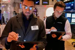 Wall Street points to losses as Trump’s tariff deadline nears